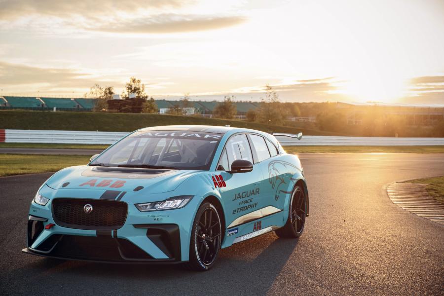  Jaguar I-Pace eTrophy VIP Car Jaguar 2018 года  (фото 14 из 27)